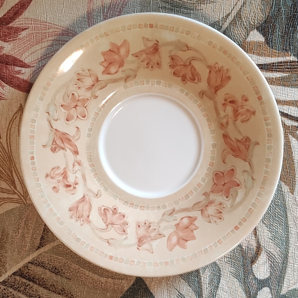HOME: Floral Patterned Tea Set - Picture 8 of 13